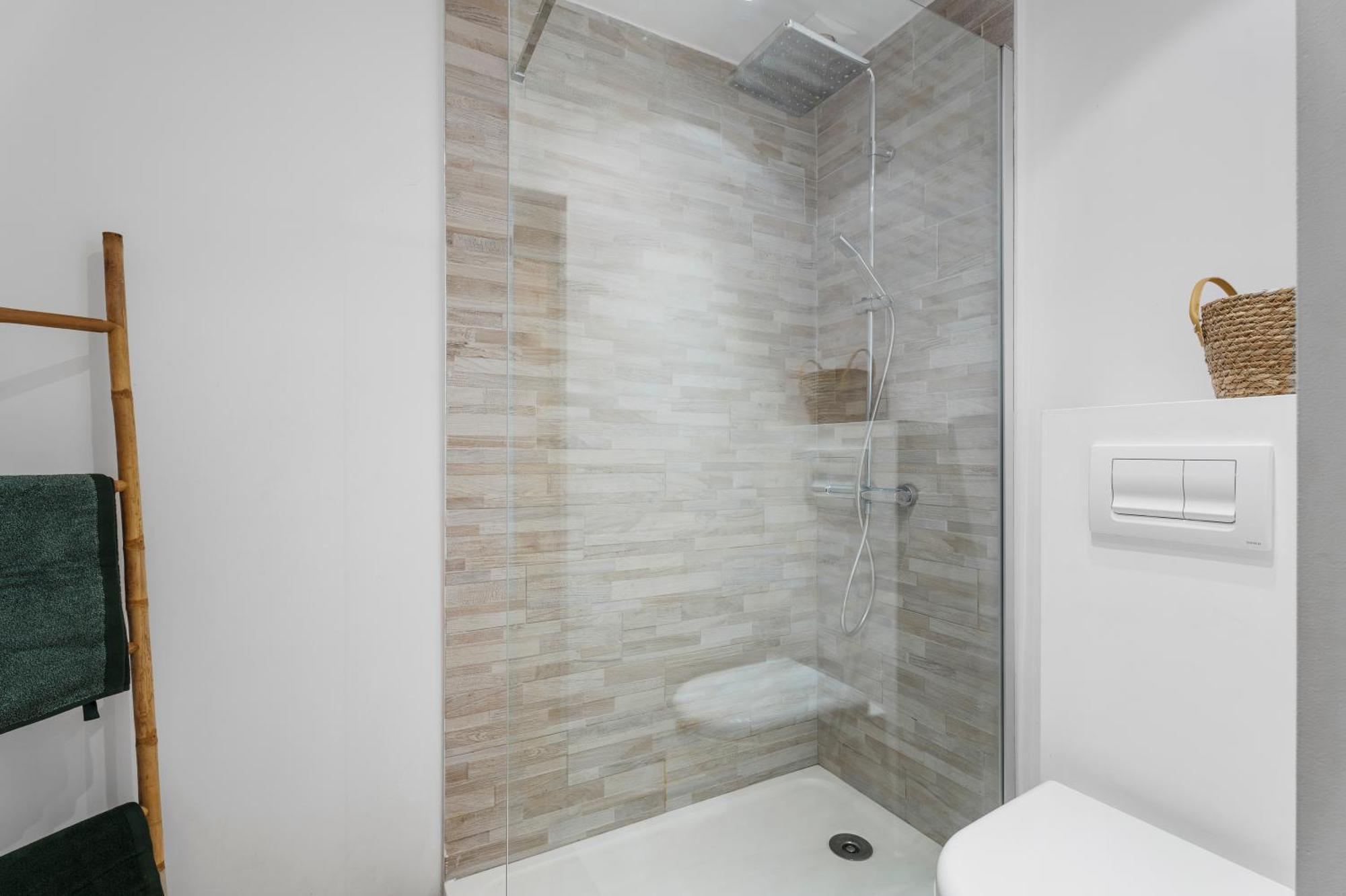 Appartamento Renting - 9b Massena - Chic Escape In The Heart Of Comfort & Charm ! *